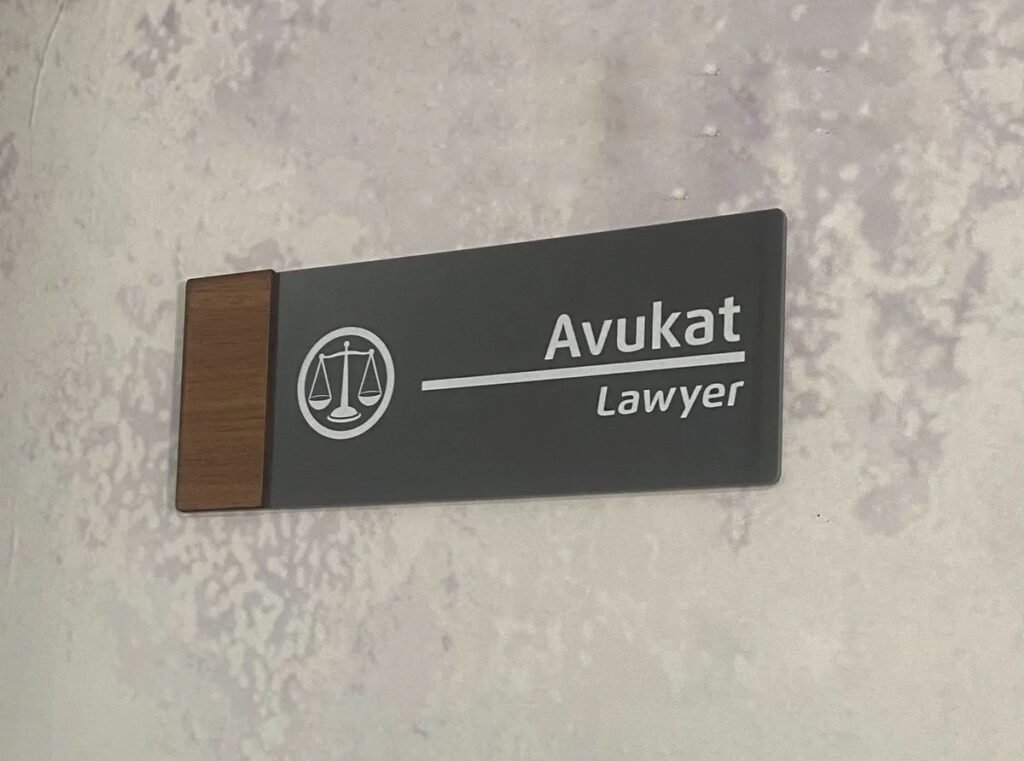 Avukat tabelası