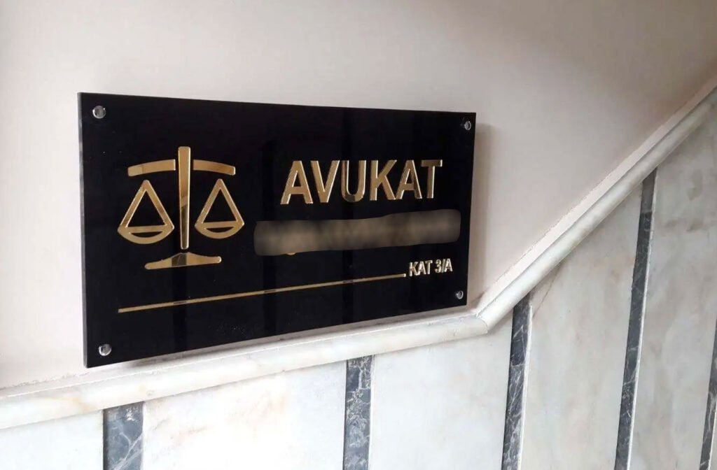 Avukat tabelası